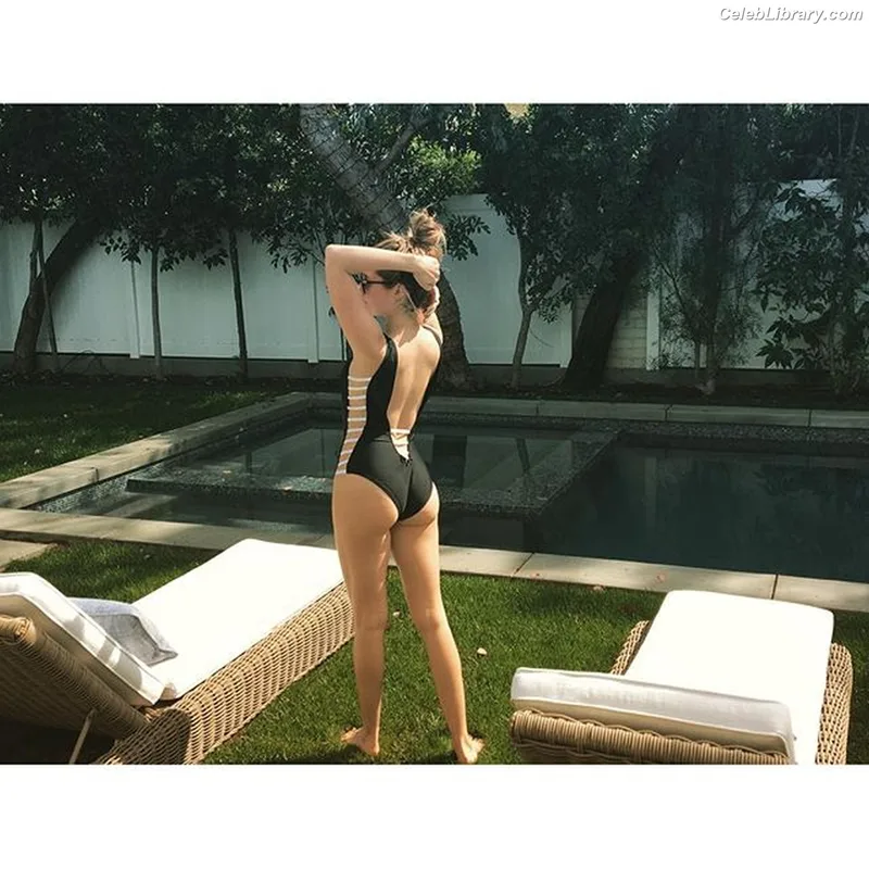 Ashley Tisdale photo 5 of 339