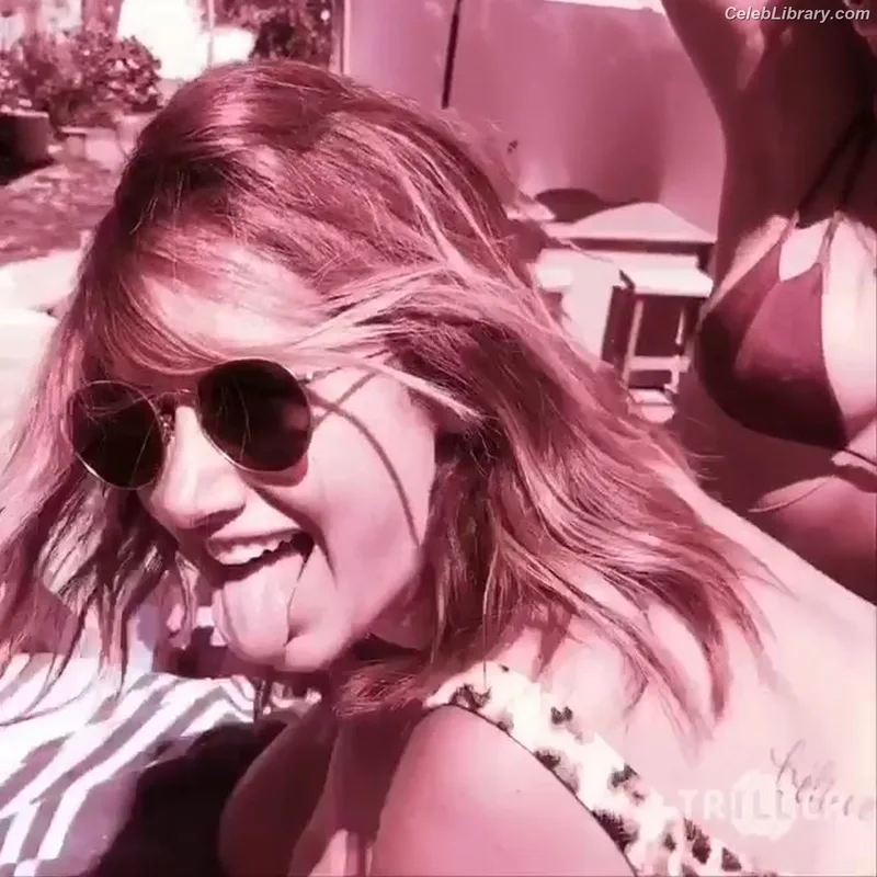 Ashley Tisdale photo 10 of 339