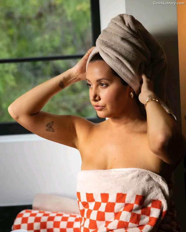 Ashley Tisdale photo 17 of 339