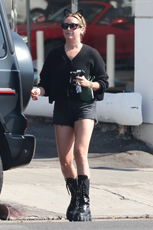 Ashley Tisdale photo 22 of 339