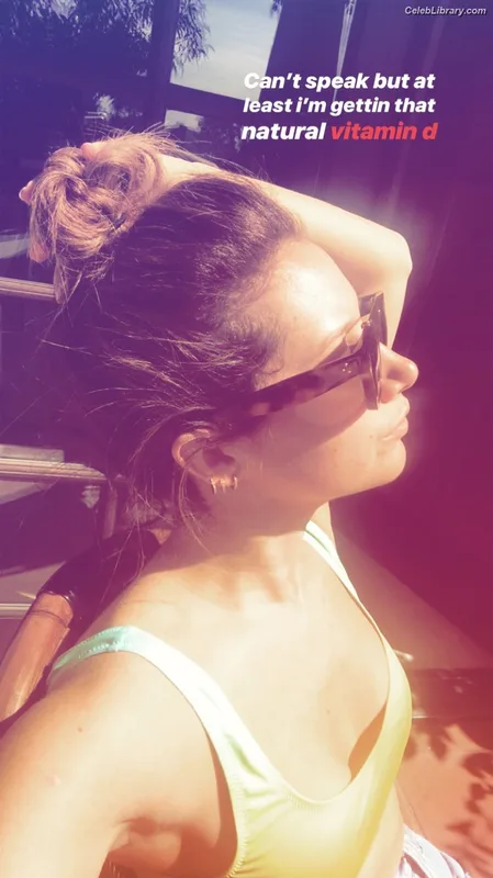 Ashley Tisdale photo 1 of 339