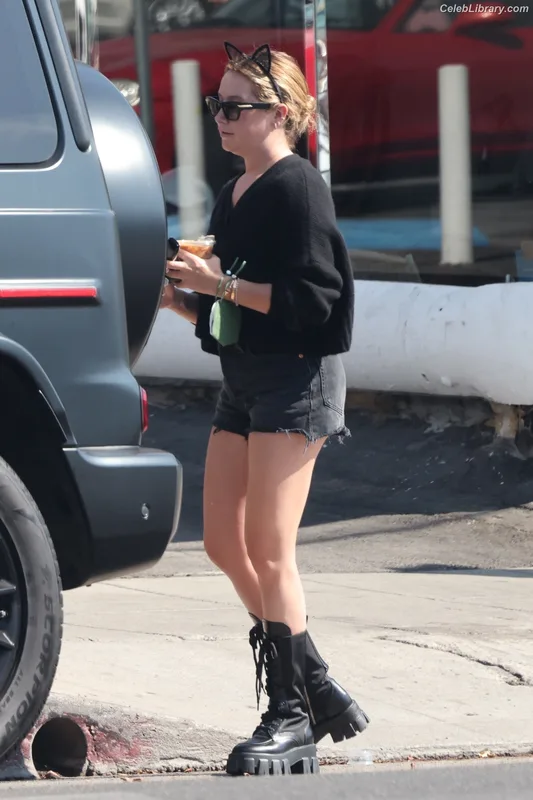 Ashley Tisdale photo 4 of 339