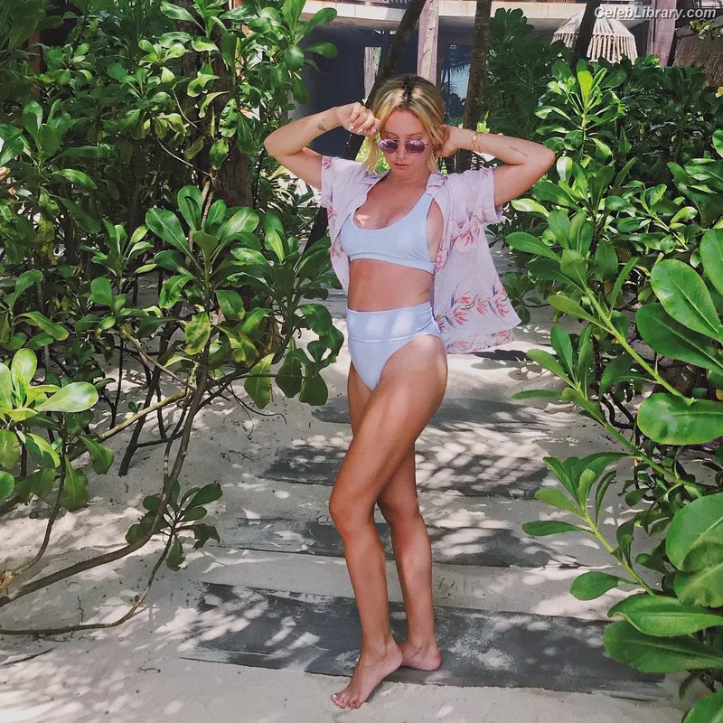 Ashley Tisdale photo 16 of 339