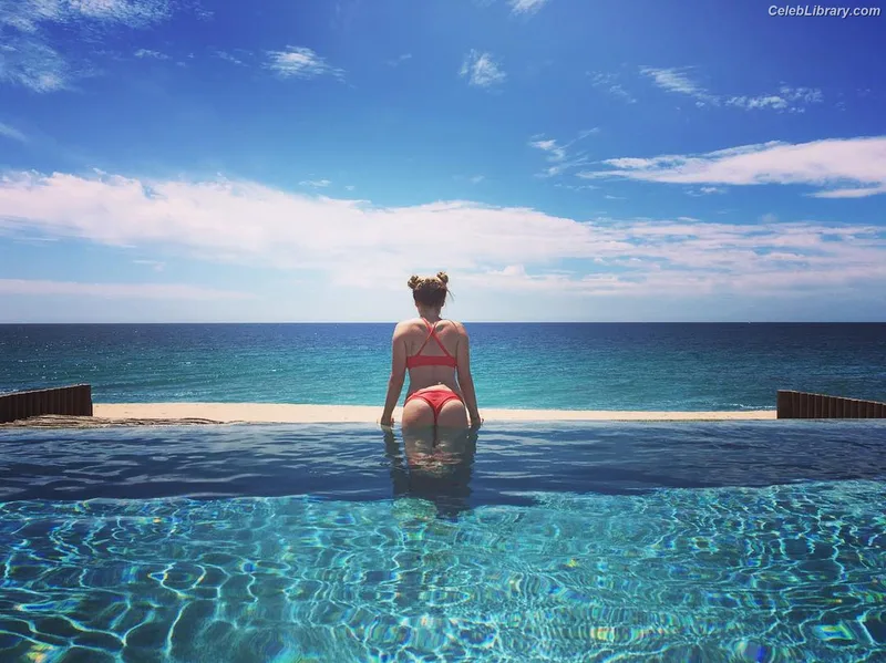 Ashley Tisdale photo 21 of 339