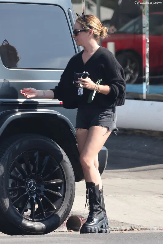 Ashley Tisdale photo 19 of 339