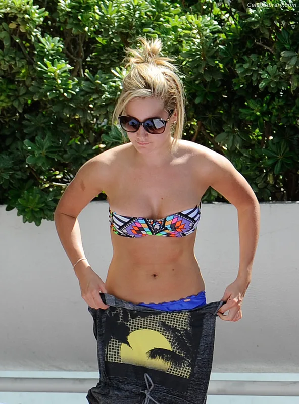 Ashley Tisdale photo 15 of 339