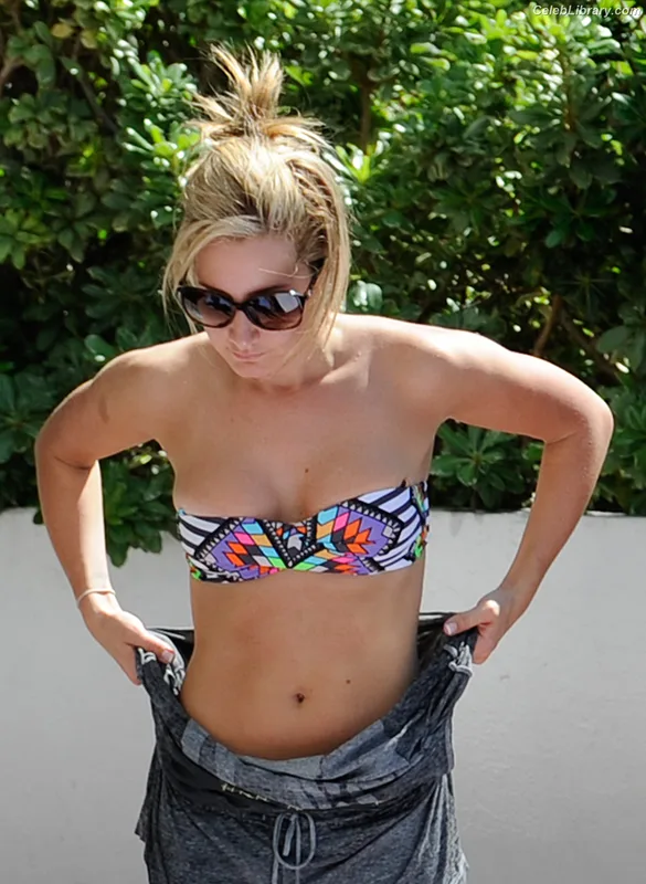 Ashley Tisdale photo 16 of 339