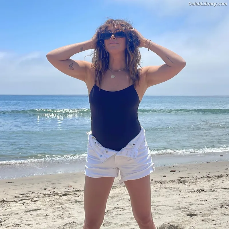 Ashley Tisdale photo 17 of 339