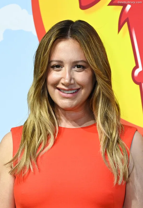 Ashley Tisdale photo 22 of 339