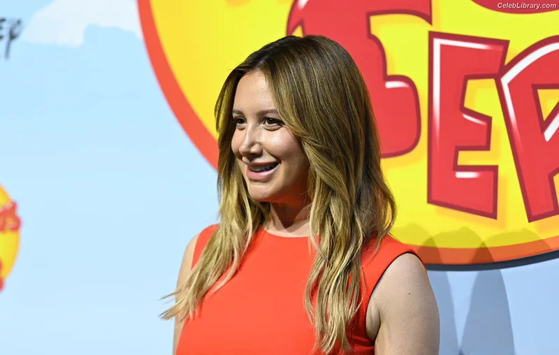 Ashley Tisdale photo 24 of 339