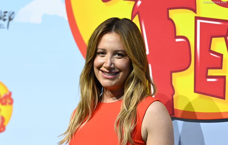 Ashley Tisdale photo 2 of 339