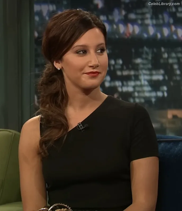 Ashley Tisdale photo 9 of 339
