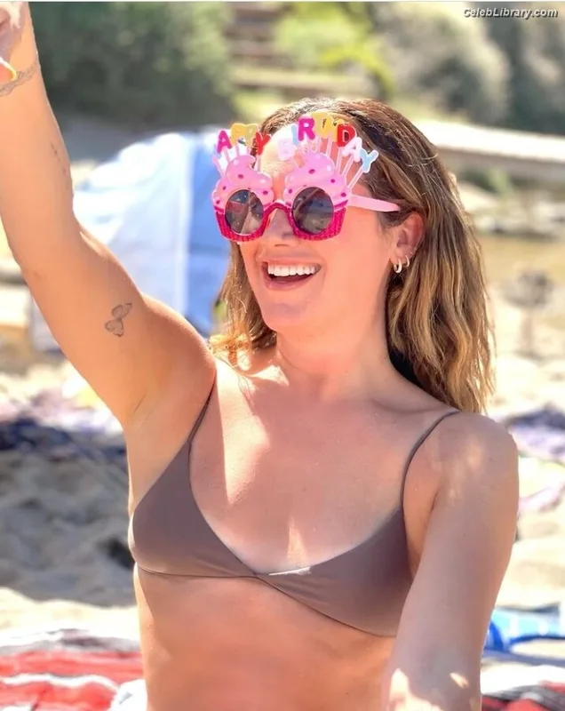Ashley Tisdale photo 14 of 339