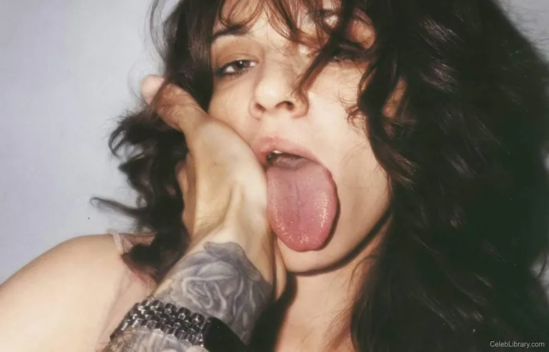 Asia Argento photo 6 of 30