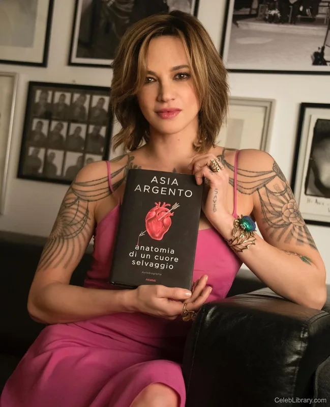 Asia Argento photo 22 of 30