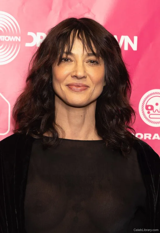 Asia Argento photo 4 of 30