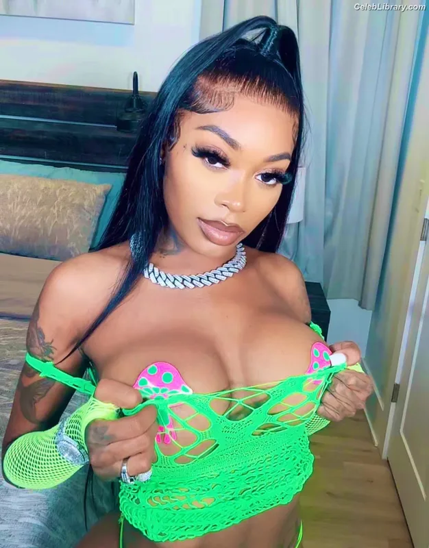 Asian Doll photo 12 of 20
