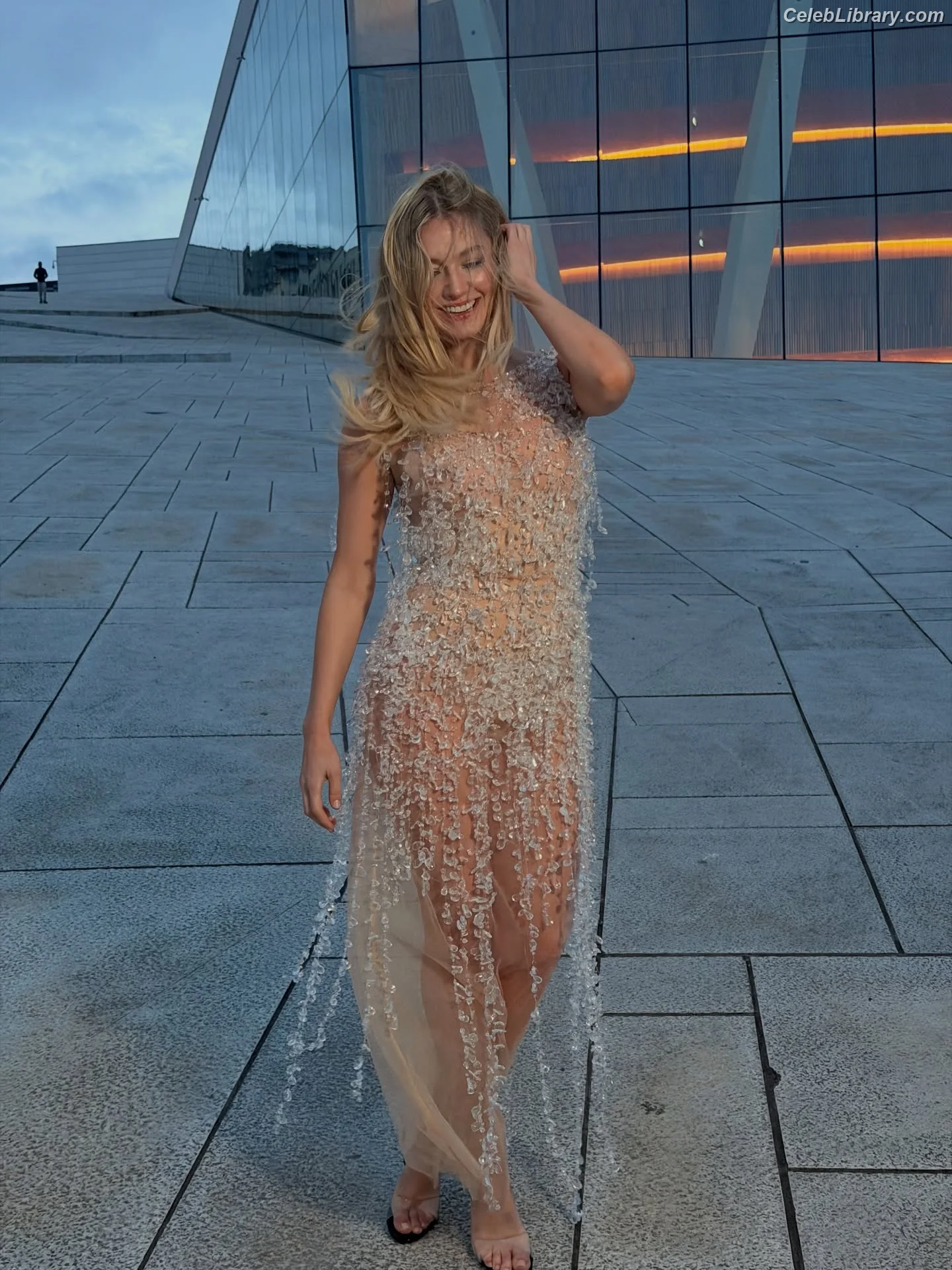 Astrid S photo 8 of 25