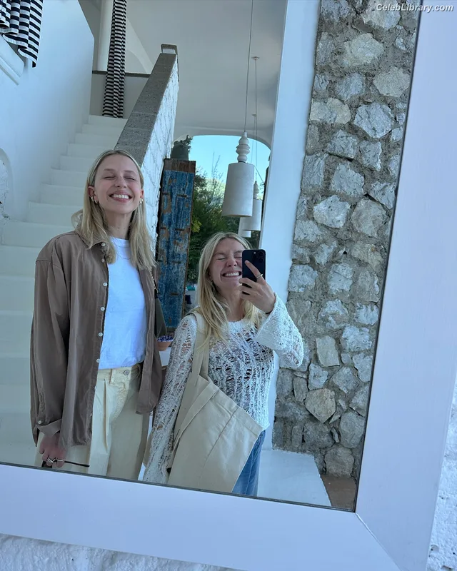 Astrid S photo 15 of 26