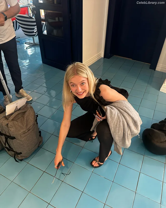 Astrid S photo 16 of 26
