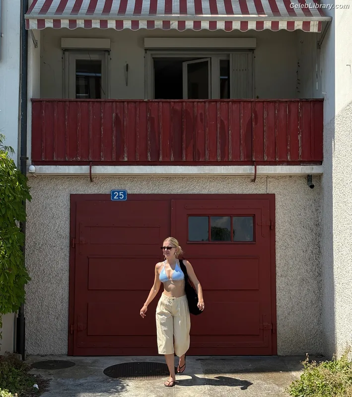 Astrid S photo 21 of 26