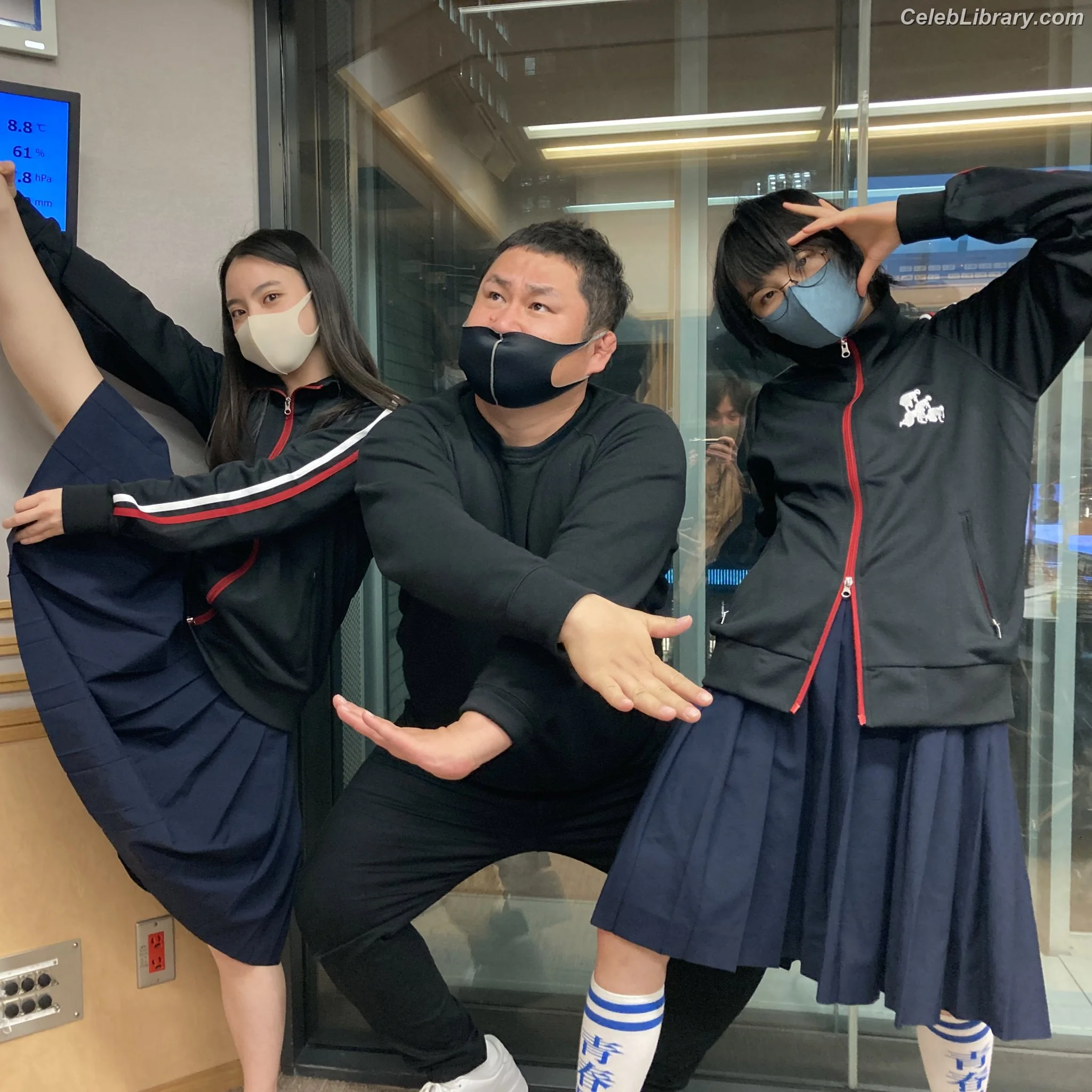 Atarashii Gakko! photo 8 of 119