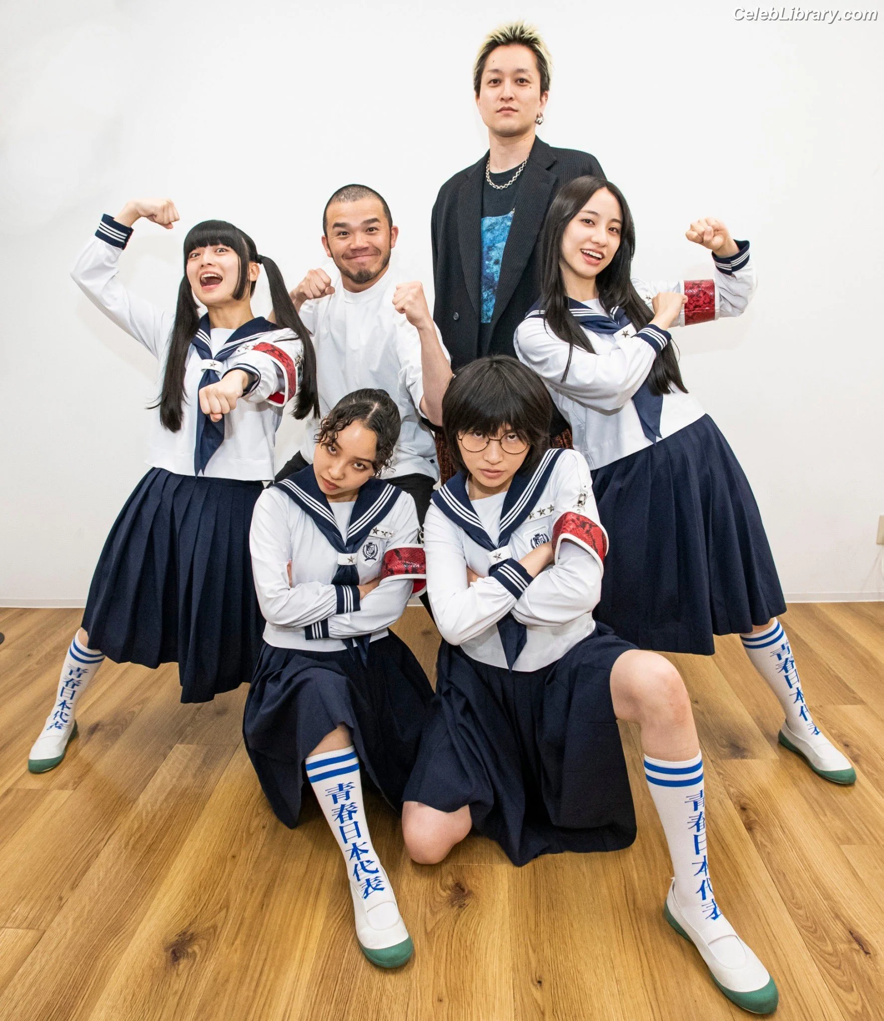 Atarashii Gakko! photo 23 of 119