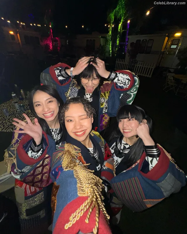 Atarashii Gakko! photo 16 of 120