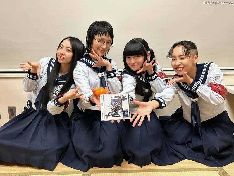 Atarashii Gakko! photo 24 of 120