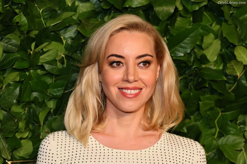 Aubrey Plaza photo 8 of 421