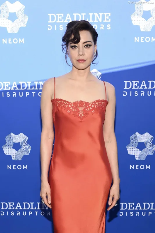 Aubrey Plaza photo 3 of 421