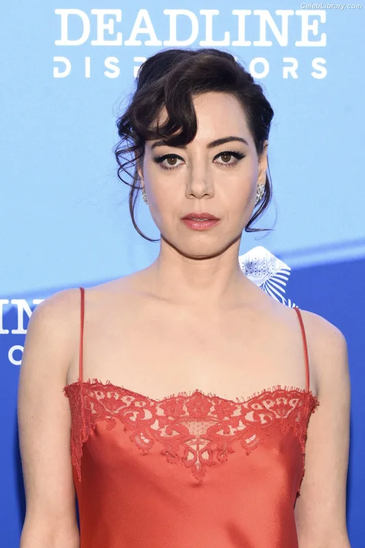 Aubrey Plaza photo 4 of 421