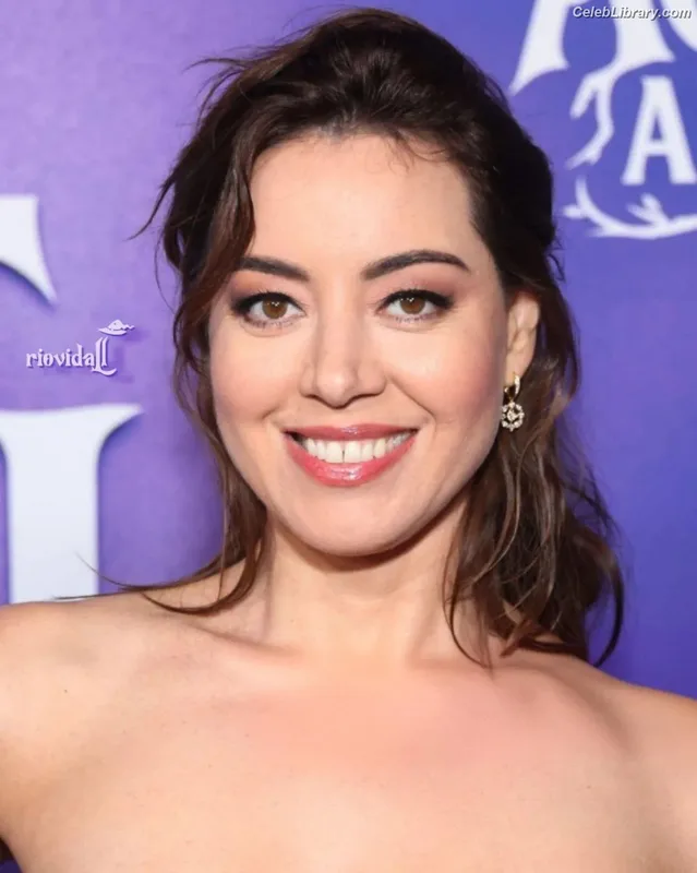 Aubrey Plaza photo 12 of 421
