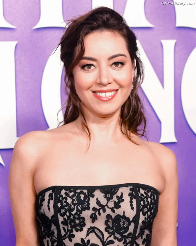 Aubrey Plaza photo 14 of 421