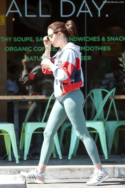 Aubrey Plaza photo 3 of 421