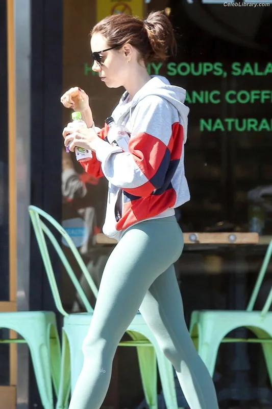 Aubrey Plaza photo 4 of 421
