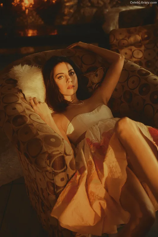 Aubrey Plaza photo 19 of 421