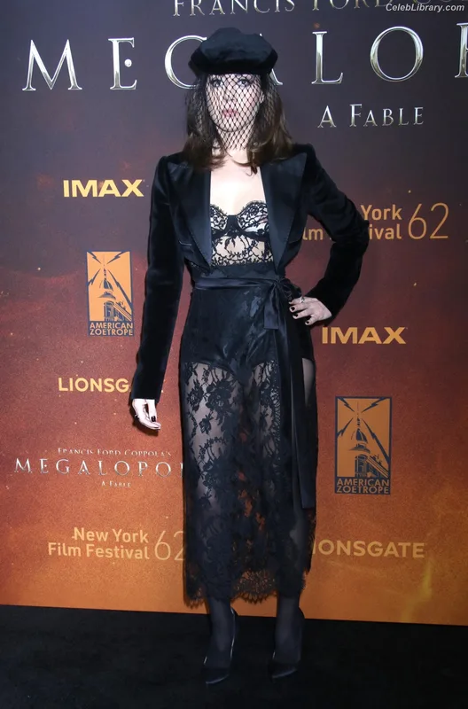 Aubrey Plaza photo 1 of 421