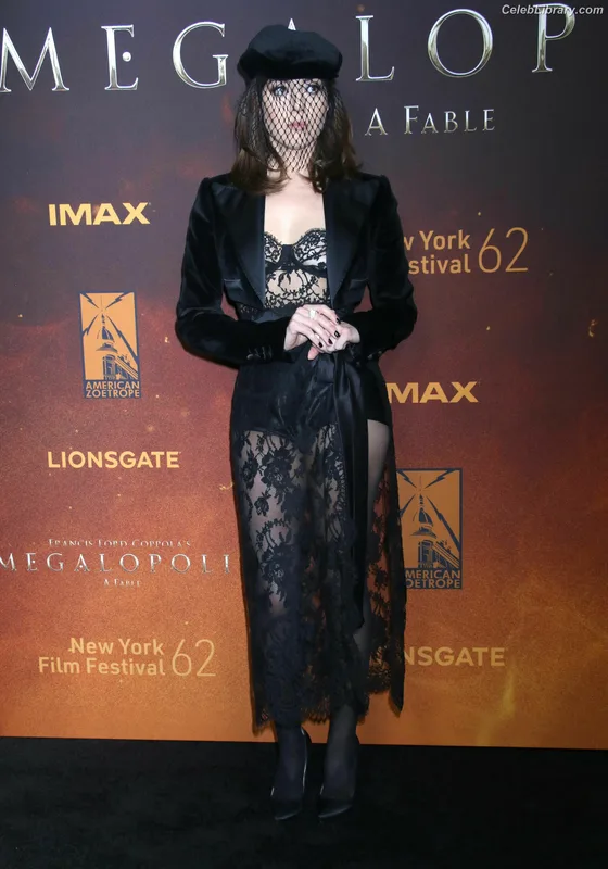 Aubrey Plaza photo 4 of 421