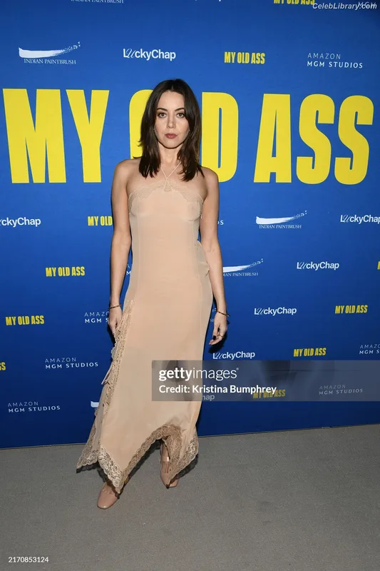 Aubrey Plaza photo 1 of 421
