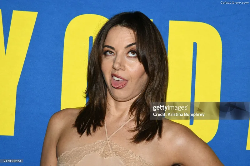 Aubrey Plaza photo 4 of 421