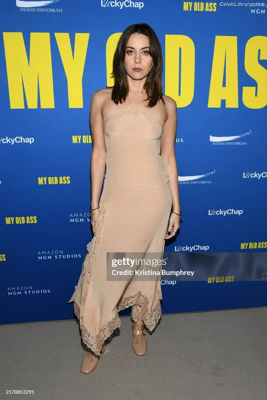 Aubrey Plaza photo 12 of 421