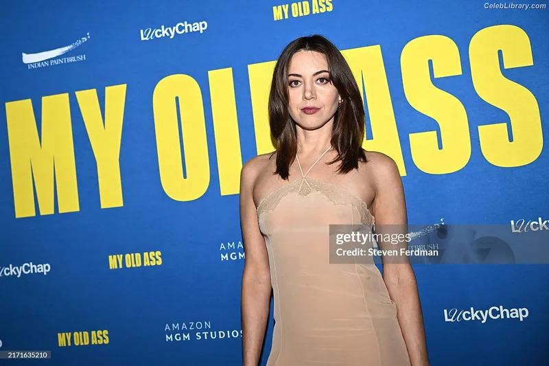 Aubrey Plaza photo 24 of 421