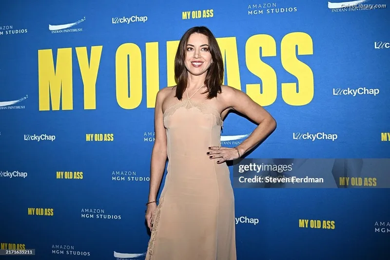 Aubrey Plaza photo 1 of 421