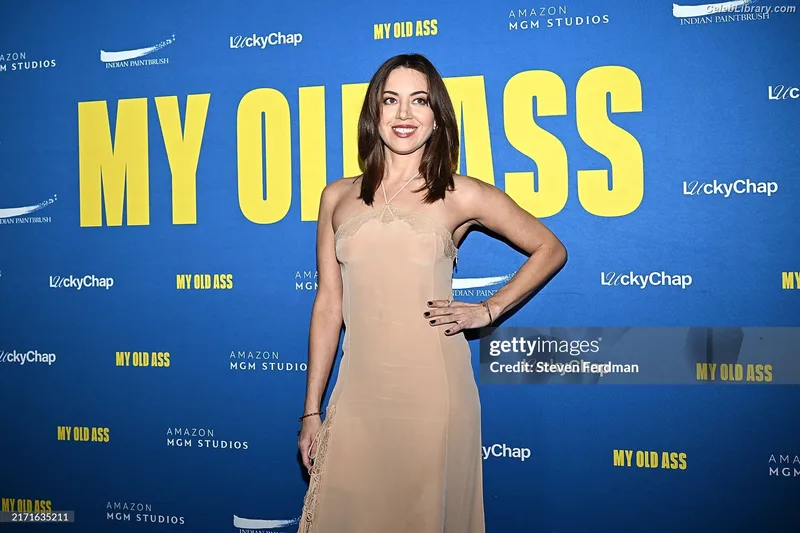 Aubrey Plaza photo 2 of 421