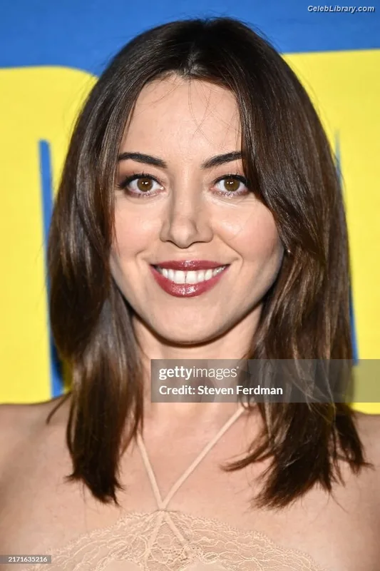 Aubrey Plaza photo 3 of 421