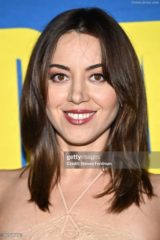 Aubrey Plaza photo 4 of 421