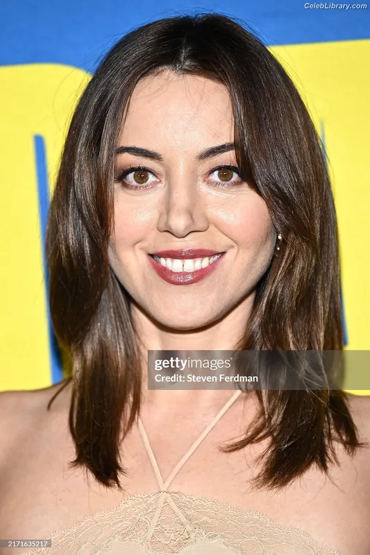 Aubrey Plaza photo 5 of 421