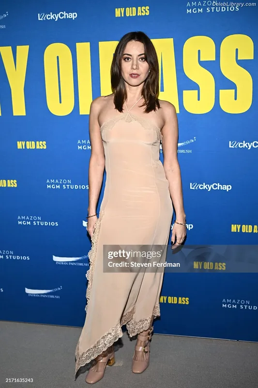 Aubrey Plaza photo 12 of 421