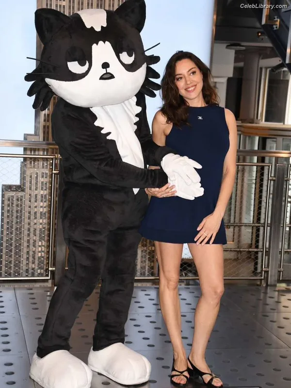 Aubrey Plaza photo 7 of 421